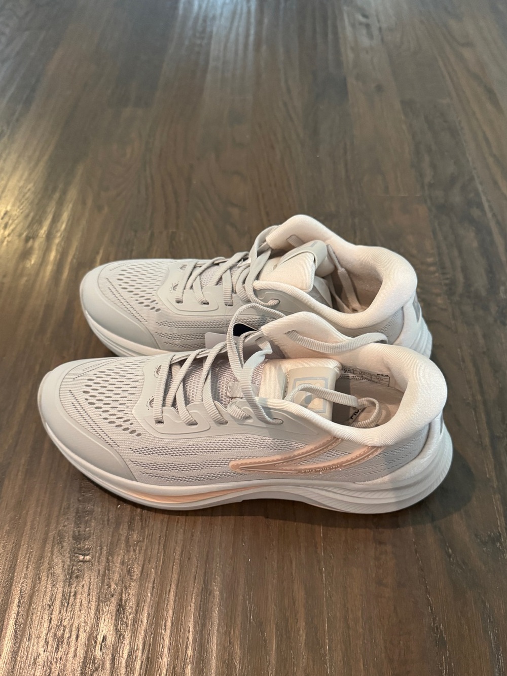 Fila women sneaker size US 8